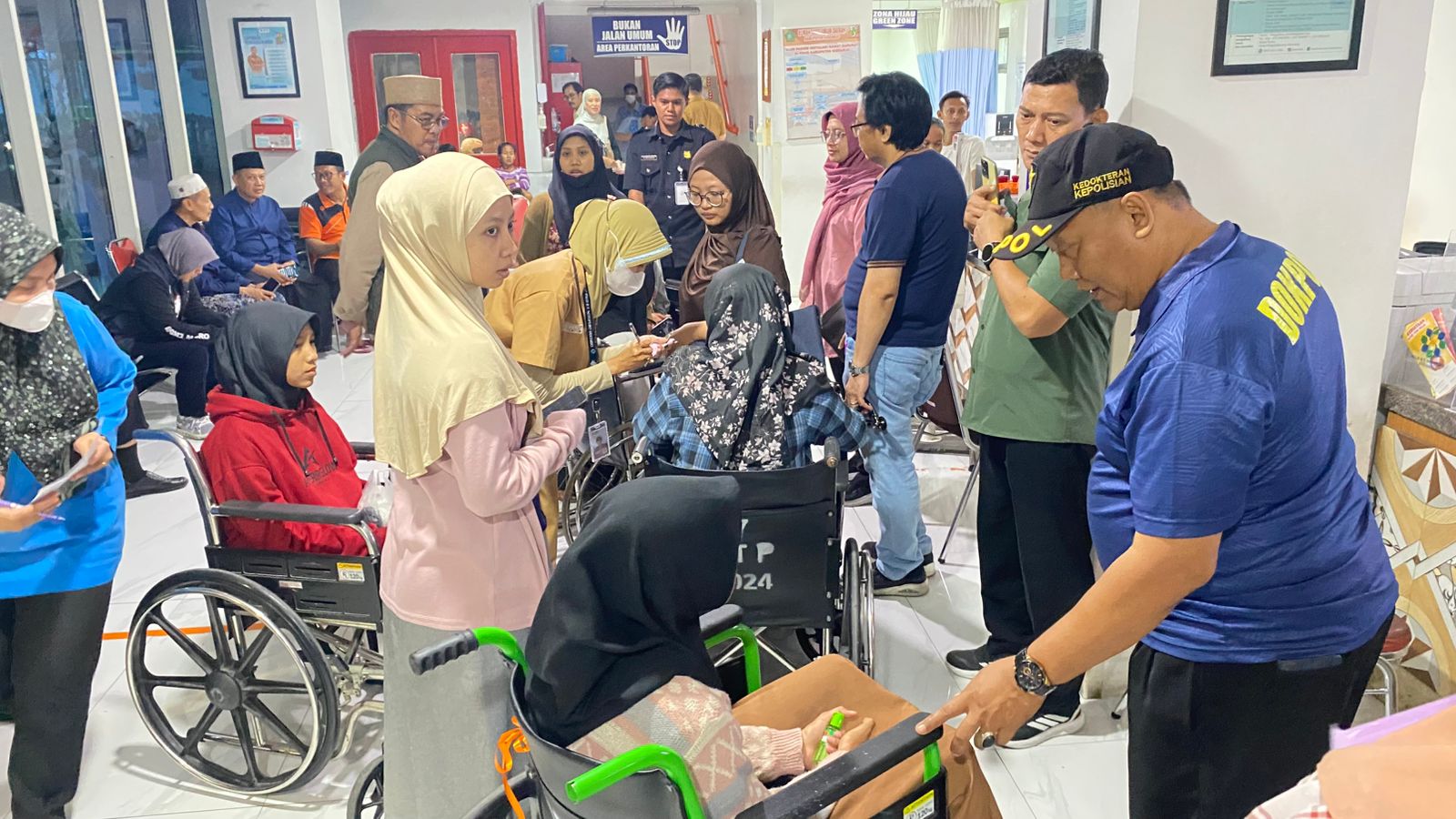 Tim Dokkes Polresta Sidoarjo Cek Kesehatan Ratusan Santri di Tanggulangin